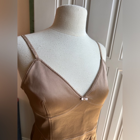 Aritzia - Wilfred Satin Beige Dress - Picture 6 of 6